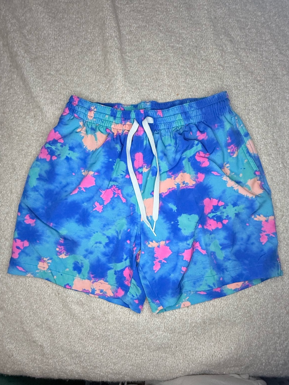 chubbies 5” Blue Tie-Dye Lined Swim Trunks Pink Peach Accents